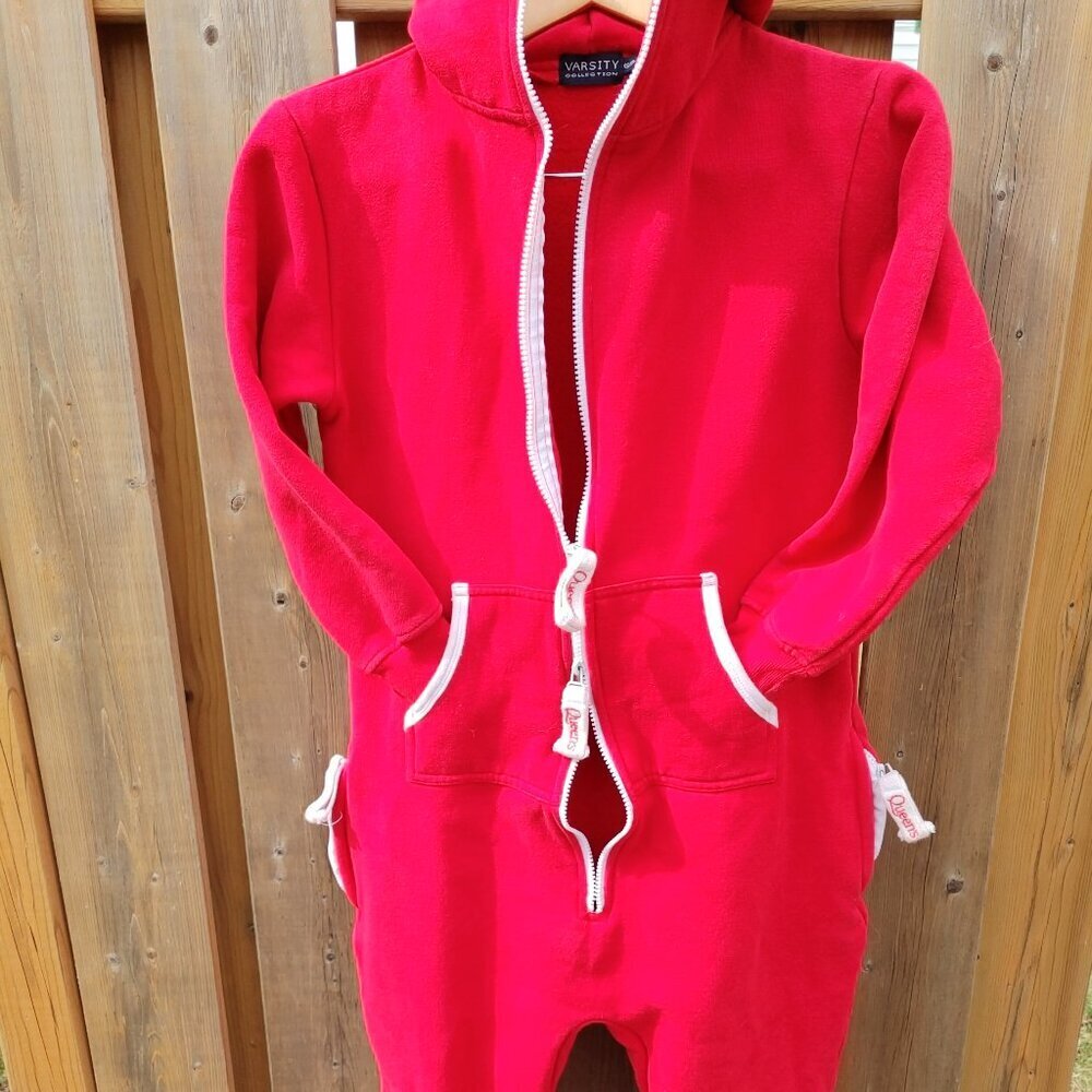 QUEEN'S UNIVERSITY Varsity Collection Adult Onesie Size XS Full Zip Long Sleeve